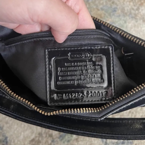 ‼️SOLD‼️on M Coach Poppy EUC Black Patent Leather Demi - Picture 3 of 4